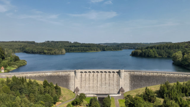 Kerspe-Talsperre, sanierte Luftseite der Mauer Kerspe-Talsperre, sanierte Luftseite der Mauer